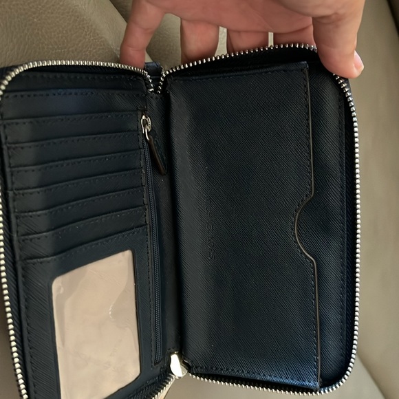 Michael Kors Heart Wallet - Picture 2 of 2